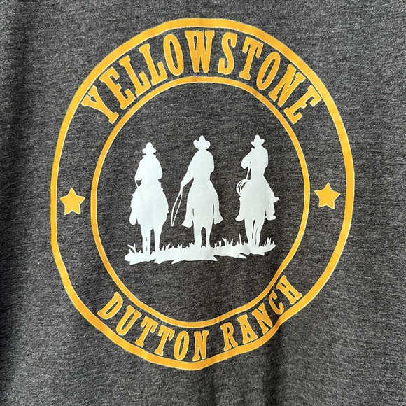 Yellowstone Dutton Ranch Women’s T size Small, NEW. - Picture 3 of 4